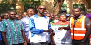 Don à Faso Mêbo : le personnel du CSC mobilise 13 tonnes de ciment, 10 brouettes et 36 pelles 