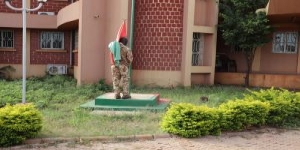 2è phase des JNEPPC : le personnel du CSC réaffirme son patriotique et son unité autour du drapeau national